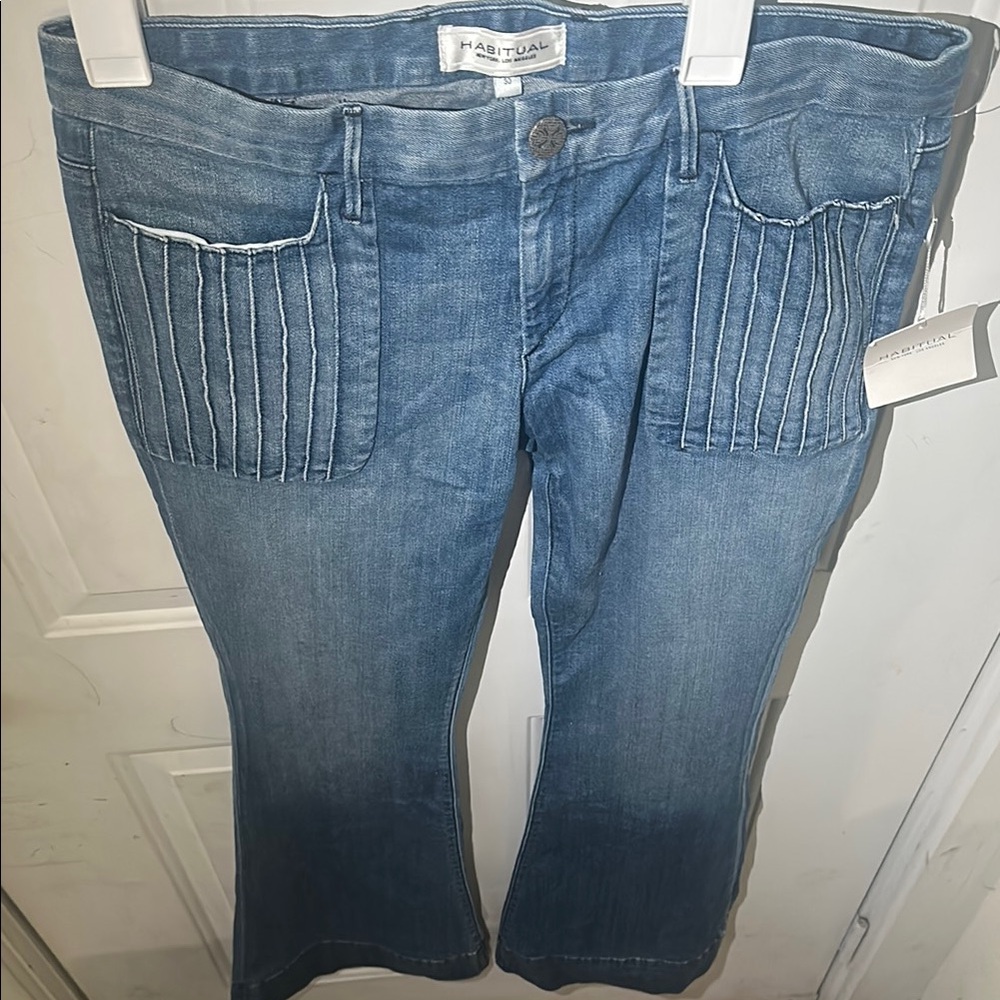 Women’s Habitual Blue Flare Jeans

Size: 30

NWT